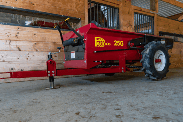 25g compact manure spreader by horse stall